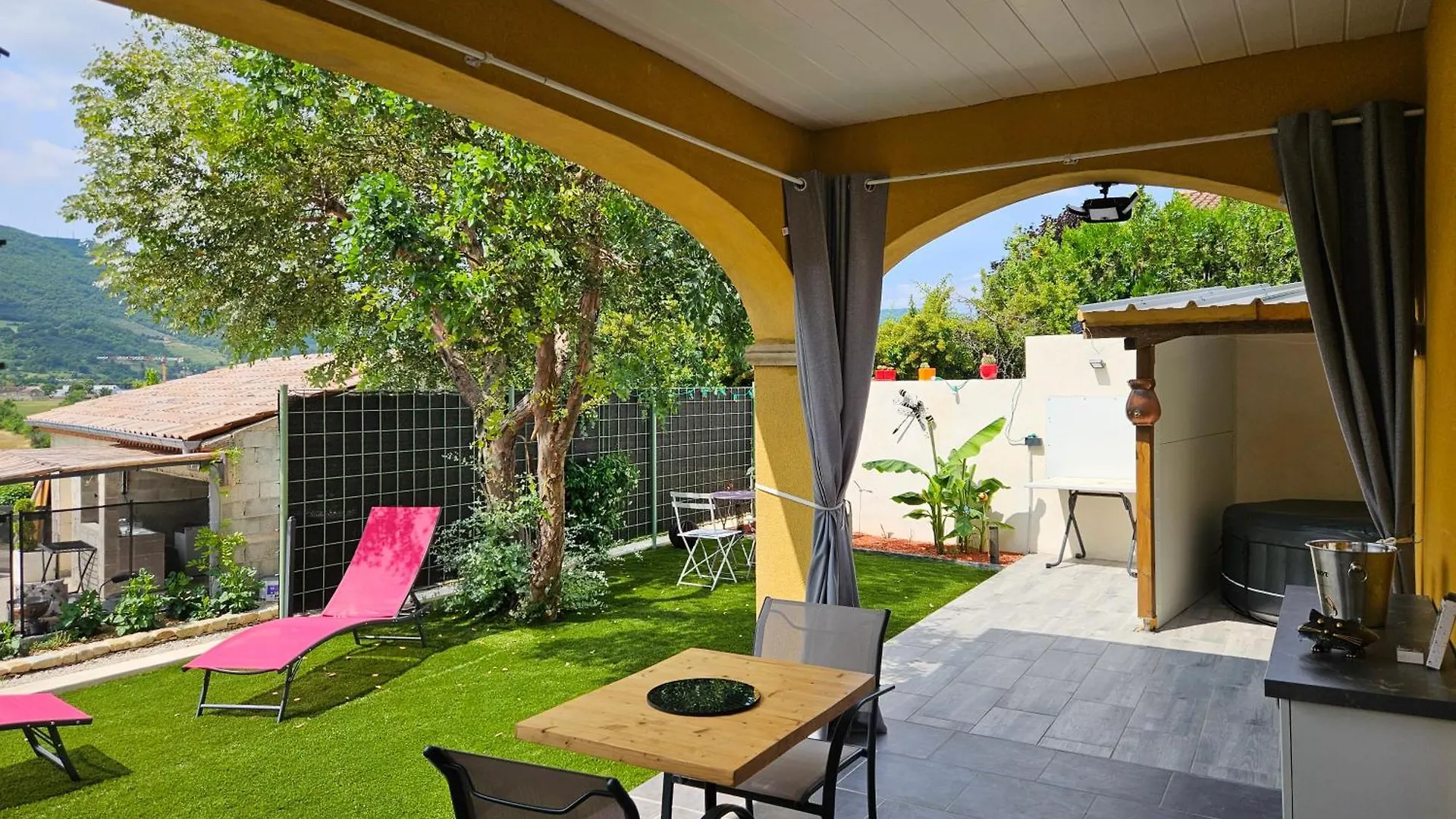 Appartement Avec Piscine Et Spa Privas Franciaország