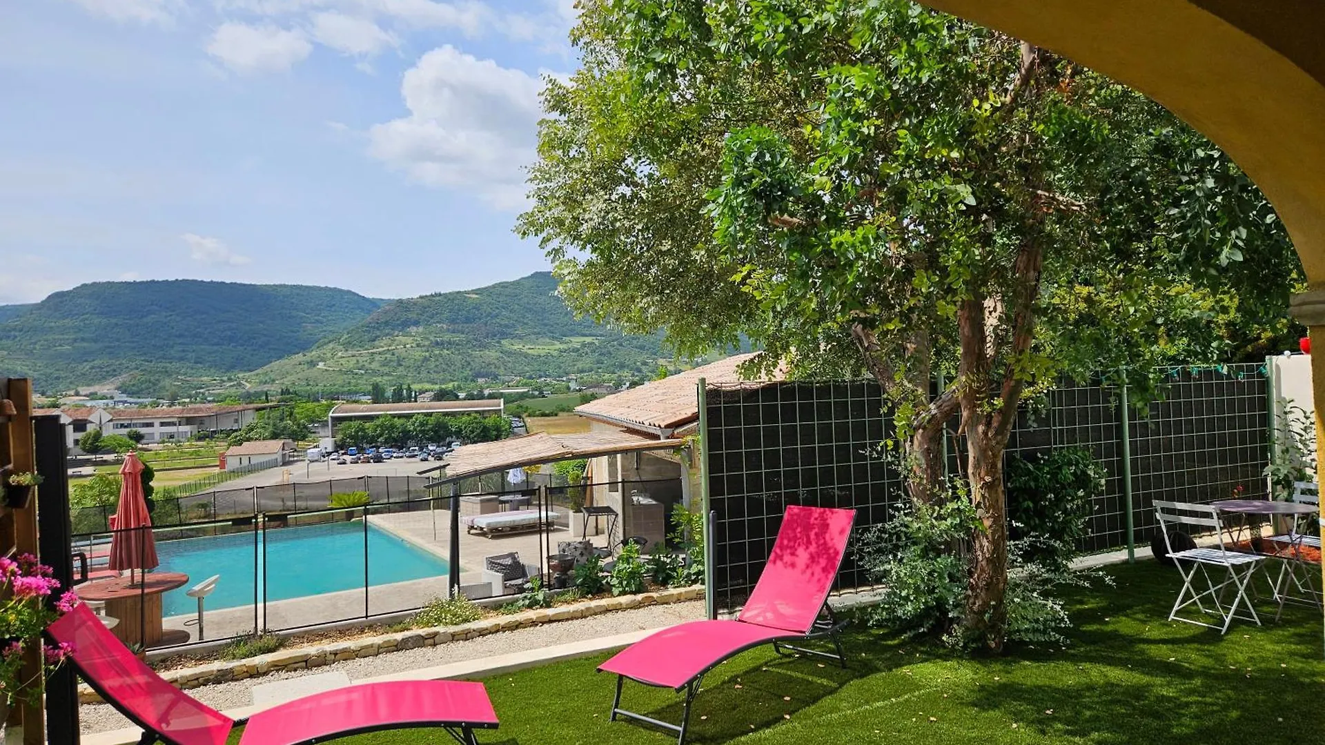 Appartement Avec Piscine Et Spa Privas